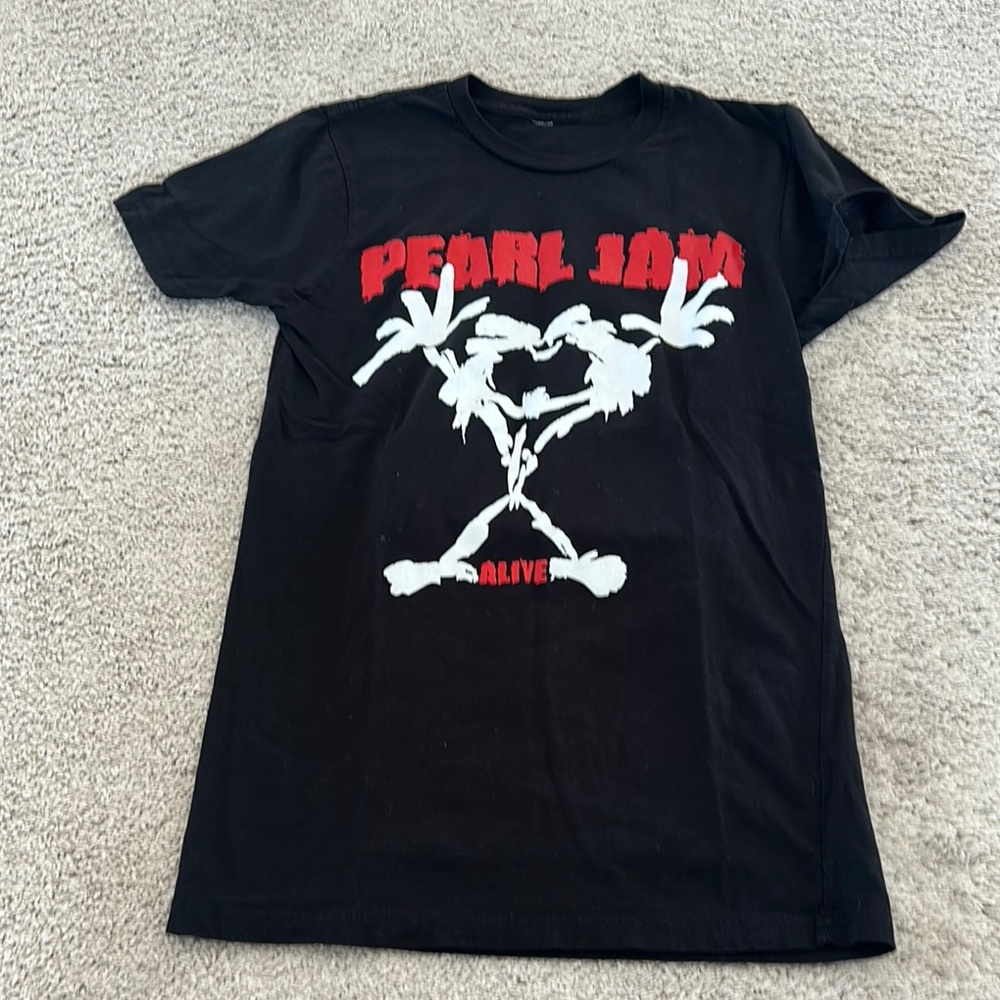 Pearl Black Jam Alive t-shirt, tag removed fits S/XS